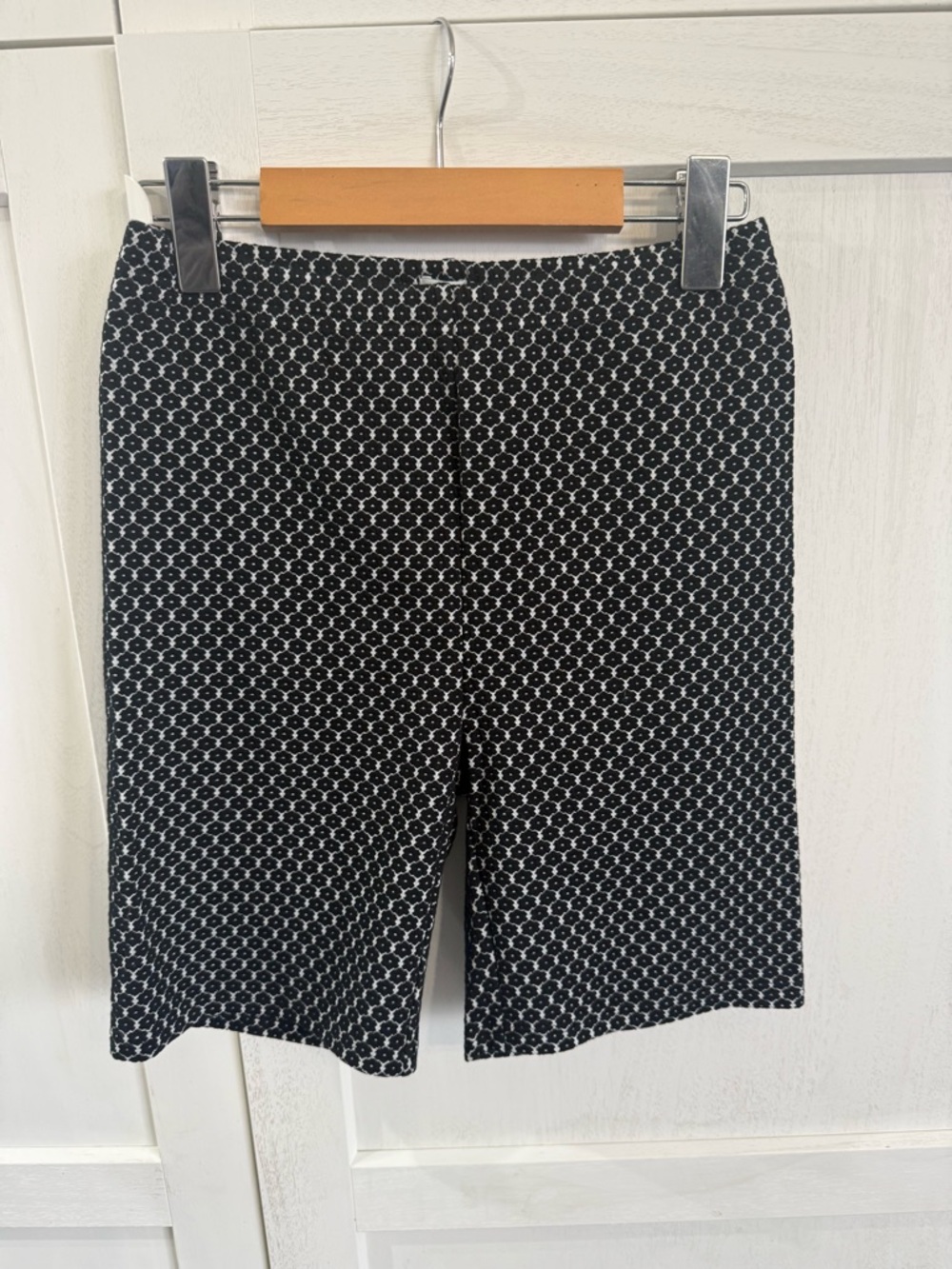 Sunday Best Black & White floral Patterned Flat-Front Shorts